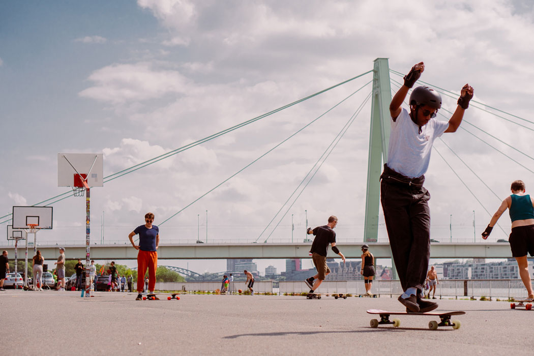 Longboard_Dancing_Girl