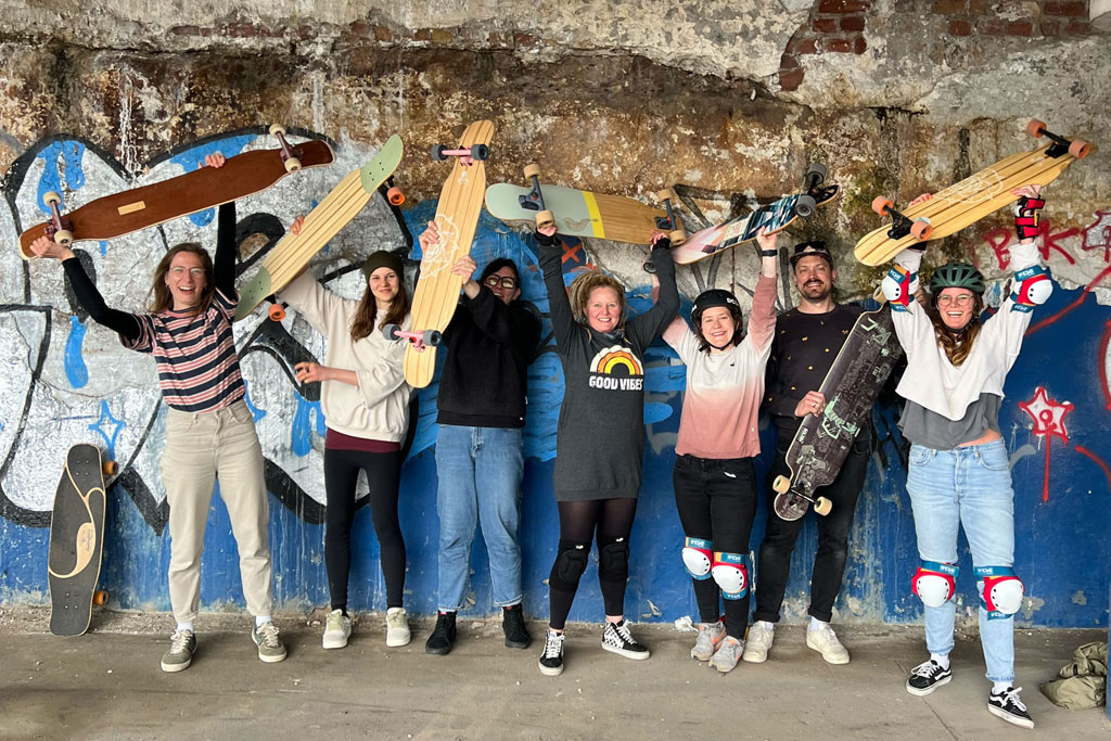 Longboard-Dancing-Kurs-Gruppe Teilnehmende beim Longboard Dancing Kurs in Köln
