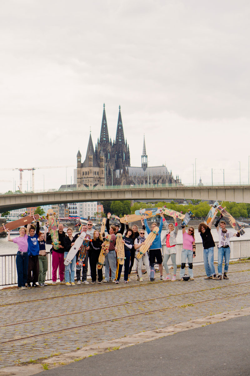 Longbocardcamp Teilnehmende vor dem Dom