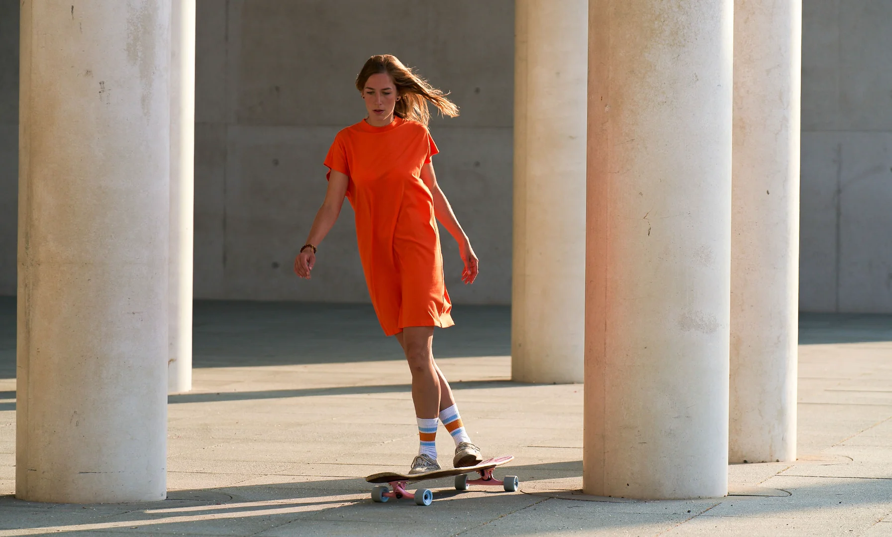 Deborah Keser auf dem Longboard in Bonn für 8x4